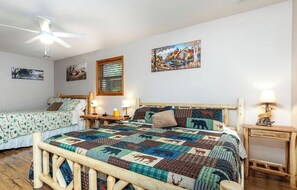 2 chambres, bureau, fer et planche à repasser, lit de bébé portatif