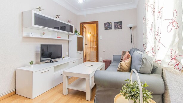 A compact living space with a kitchenette, a dining area, and a seating area with a sofa and a coffee table. - Your Home in the Heart of Zaragoza (Zaragoza)