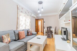TV - Your Home in the Heart of Zaragoza (Zaragoza)
