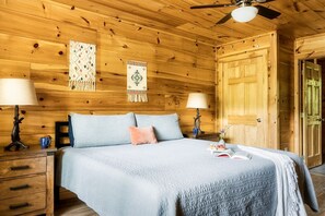 4 Schlafzimmer, Schreibtisch, Bügeleisen/Bügelbrett, WLAN