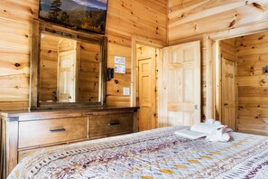 Room - Impressive Secluded Cabin with Hot-tub and Foosball in Pigeon Forge, Tennessee (Pigeon Forge)