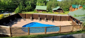 Pool - Impressive Secluded Cabin with Hot-tub and Foosball in Pigeon Forge, Tennessee (Pigeon Forge)