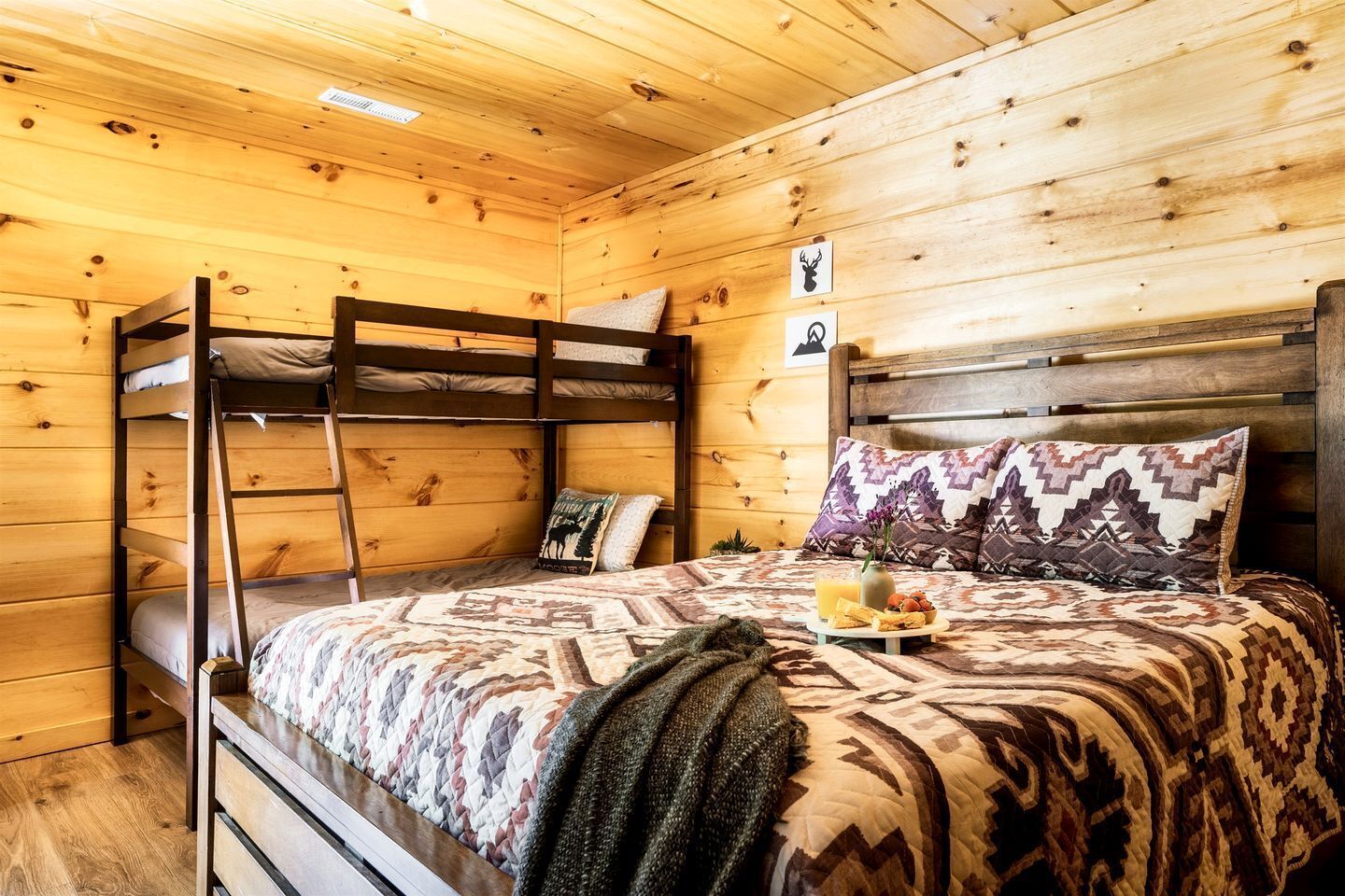 4 bedrooms, desk, iron/ironing board, WiFi