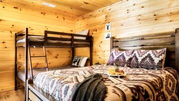 4 bedrooms, desk, iron/ironing board, WiFi
