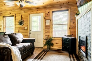 Living area - Impressive Secluded Cabin with Hot-tub and Foosball in Pigeon Forge, Tennessee (Pigeon Forge)