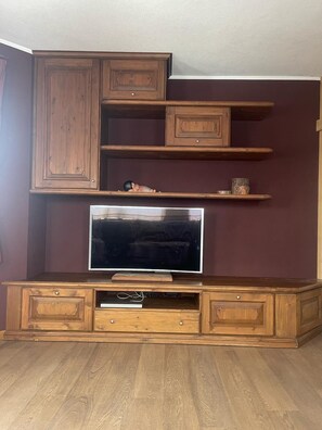 Apartment, 1 Bedroom, Mountain View | Cribs/infant beds, free WiFi, bed sheets