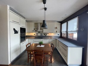 Apartment, 1 Bedroom, Mountain View | Private kitchen | Fridge, microwave, stovetop, electric kettle - Chalet Layla (Livigno)