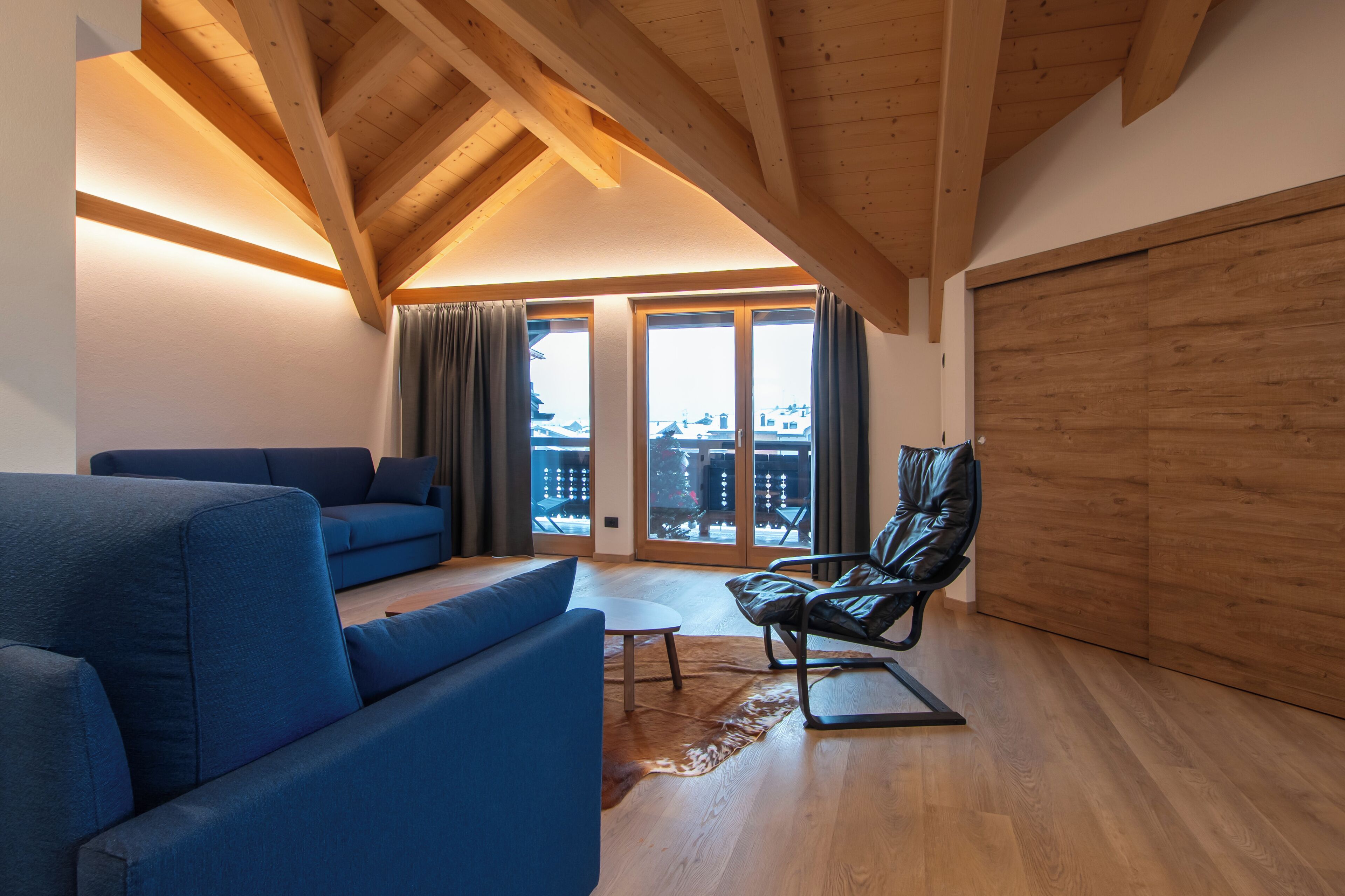 Căn hộ Deluxe, 1 phòng ngủ, hiên | Khu phòng khách | TV màn hình phẳng 