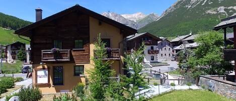 المنشأة من الخارج