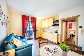 Comfort Apartment, 1 Bedroom | Private kitchen | Fridge, microwave, stovetop, electric kettle