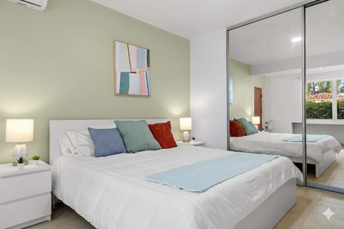 1 habitación, tabla de planchar con plancha, wifi gratis y ropa de cama 
