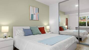 1 habitación, tabla de planchar con plancha, wifi gratis y ropa de cama