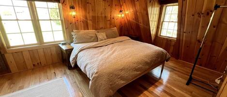 1 bedroom, desk, iron/ironing board, WiFi