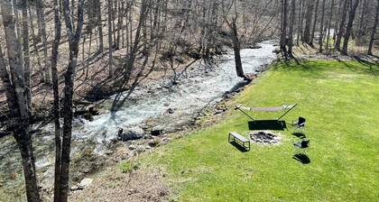Tranquil Cabin Hideaway with Firepit and Riverfront Views on the Green River in Vermont