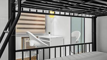 2 habitaciones, tabla de planchar con plancha y cuna de viaje