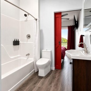 A modern bathroom with a bathtub, toilet, and sink. - Wonderful Secluded Container in Fredericksburg, Texas (Fredericksburg)