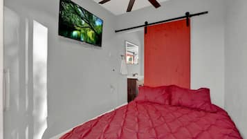2 bedrooms, desk, iron/ironing board, travel crib