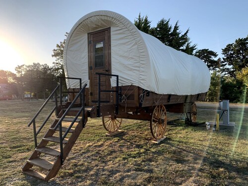 Cozy Covered Wagon for a Unique Glamping Experience in Beaumont, Kansas