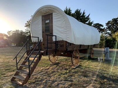 Cozy Covered Wagon for a Unique Glamping Experience in Beaumont, Kansas
