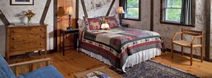 1 bedroom, iron/ironing board, WiFi, bed sheets - Perfect Couples' Getaway at Cozy Bed and Breakfast in Warren, Vermont (Warren)