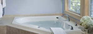 Hair dryer, towels, soap, shampoo - Perfect Couples' Getaway at Cozy Bed and Breakfast in Warren, Vermont (Warren)