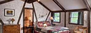 1 bedroom, iron/ironing board, WiFi, bed sheets - Perfect Couples' Getaway at Cozy Bed and Breakfast in Warren, Vermont (Warren)