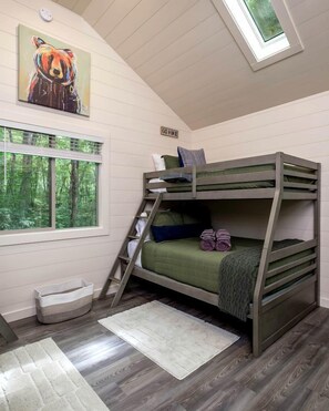 1 bedroom, desk, WiFi, bed sheets
