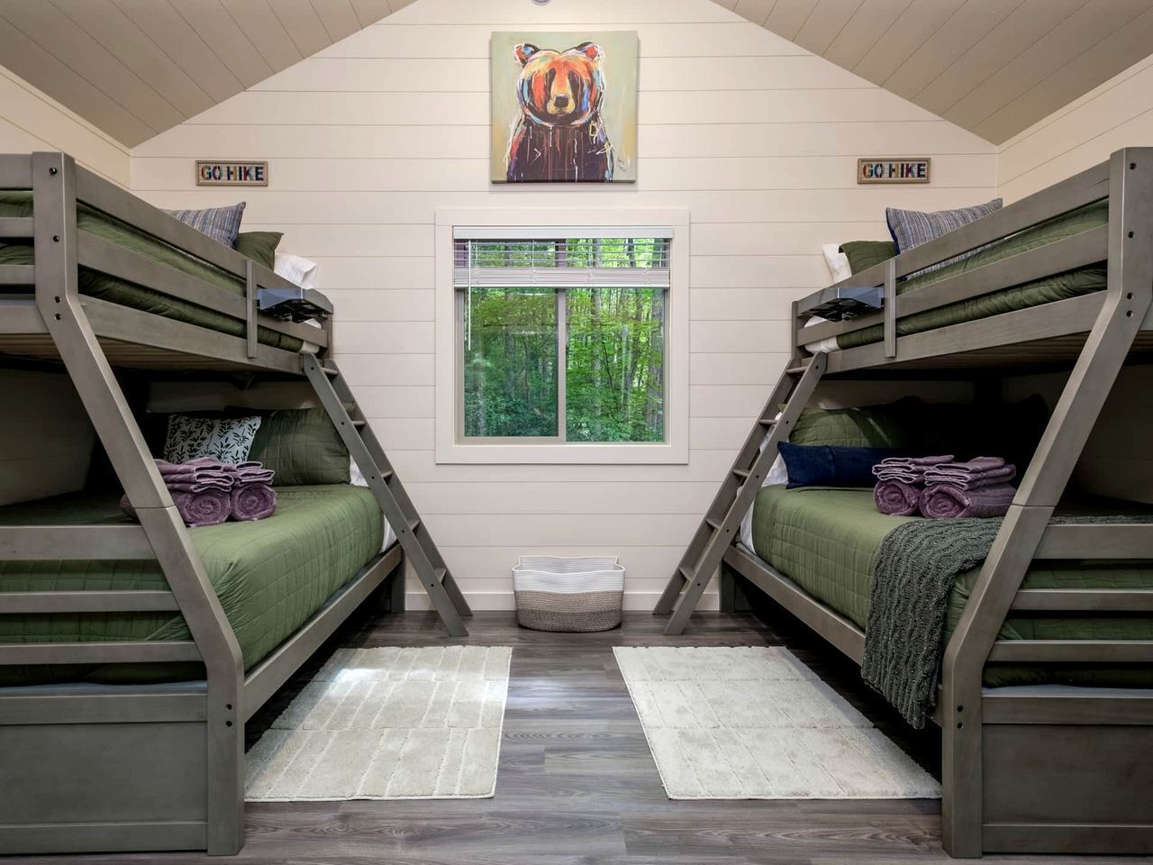1 bedroom, desk, WiFi, bed sheets
