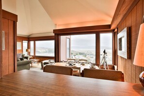 Living area - Seaside Cabin Rental with Hot Tub Perfect for Glamping in Northern California (Dillon Beach)