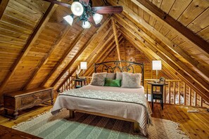 1 bedroom, desk, iron/ironing board, WiFi - Magnific Secluded Cabin with Hot-tub in Mentone, Alabama (Mentone)