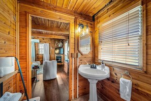 Hair dryer, towels - Magnific Secluded Cabin with Hot-tub in Mentone, Alabama (Mentone)