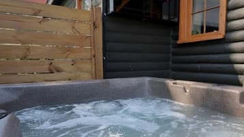 Tina de hidromasaje al aire libre