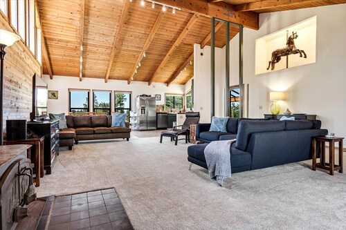 Fantastic Cabin with Fireplace in Bodega Bay, California