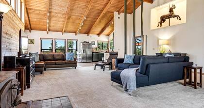 Fantastic Cabin with Fireplace in Bodega Bay, California