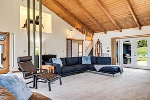 Living area - Fantastic Cabin with Fireplace in Bodega Bay, California (Bodega Bay)