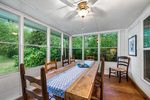 Dining - Incredible Secluded Cottage in Cloudland, Georgia (Cloudland)