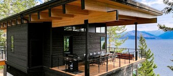 Stunning Designer Rental with Breathtaking Views for a Memorable Escape in Nature by Lake Pend Orielle in Idaho