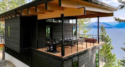 Stunning Designer Rental with Breathtaking Views for a Memorable Escape in Nature by Lake Pend Orielle in Idaho