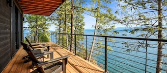 Stunning Designer Rental with Breathtaking Views for a Memorable Escape in Nature by Lake Pend Orielle in Idaho