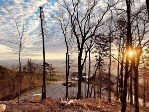 المنطقة المحيطة بالمنشأة