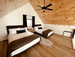 2 عدّة غرف نوم ومكواة/لوح كي وواي فاي وملاءات أسرّة