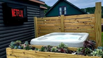 Tina de hidromasaje al aire libre