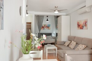 TV - Vacation Studio 'Estrella' with Mountain View, Wi-Fi and Air Conditioning (Puerto de Mogán)