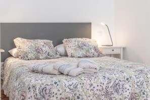 1 bedroom, iron/ironing board, WiFi, bed sheets - Vacation Studio 'Vv Faro' with Mountain View, Wi-Fi and Air Conditioning (Puerto de Mogán)