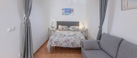 1 Schlafzimmer, BĂŒgeleisen/BĂŒgelbrett, WLAN, BettwĂ€sche