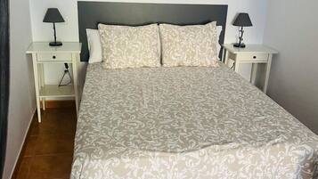 Fer et planche Ă repasser, Wi-Fi, draps fournis