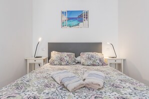 1 chambre, fer et planche à repasser, Wi-Fi, draps fournis