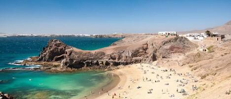 Una playa cerca
