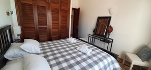 Iron/ironing board, WiFi, bed sheets