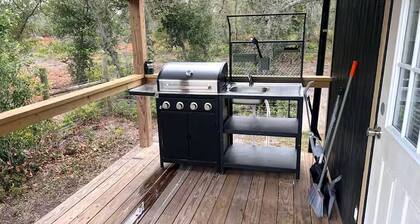 Off-Grid, Lakeside Tiny Home in Punta Gorda, Florida, Perfect for a Weekend Getaway